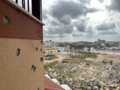 Bullet impacts on the hospital Al Nasser de Jan Yunis, in southern Gaza, in April 2025.