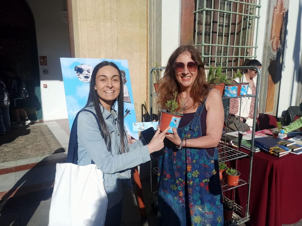 Entrega de plantas de romero en la Diputación de Córdoba.