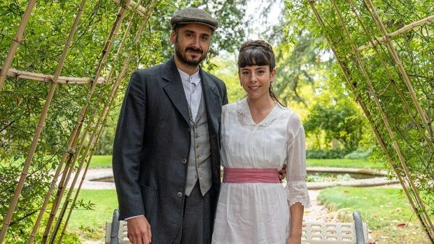 José Juan and Julia in 'The Promise'. (RTVE)