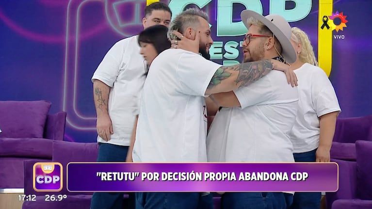 Before leaving, the retutu hugged all his teammates (capture: Eltrece)