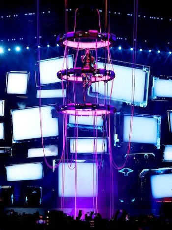Katy Perry starts her tour