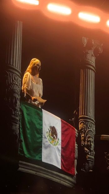 Lady Gaga, in perfect Spanish,