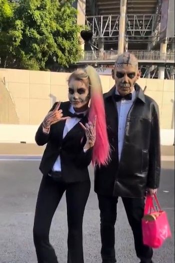 Fans use skull makeup