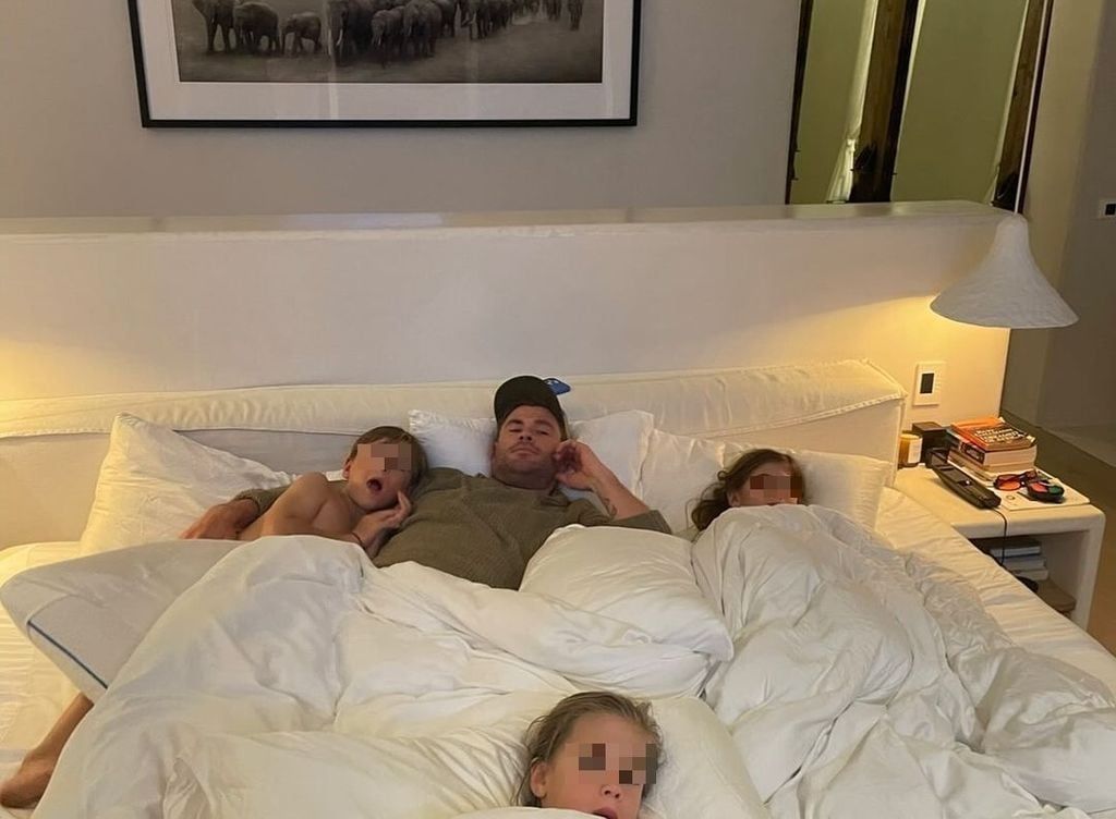 Middle plane of Chris Hemsworth with his children lying on the bed when he woke up