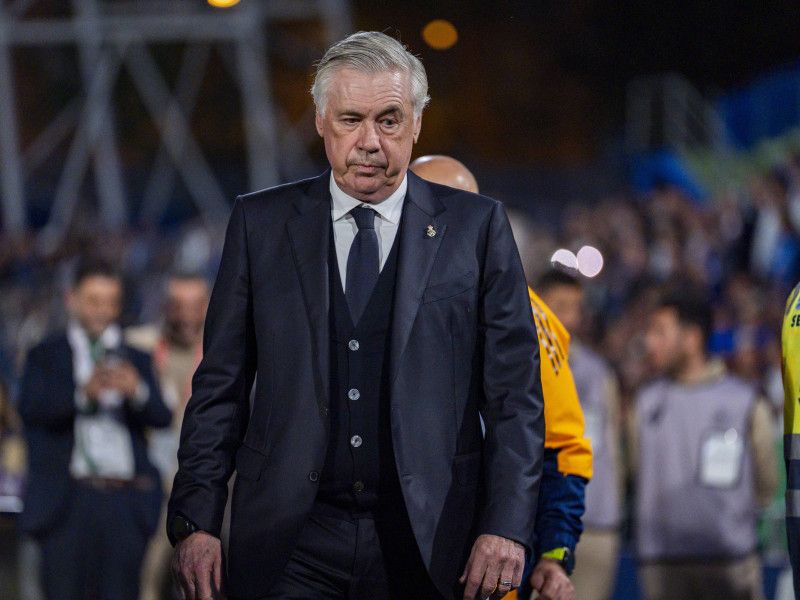Carlo Ancelotti goes to the Real Madrid bench before a match