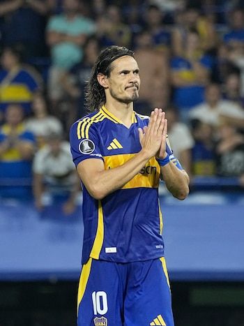 Edinson Cavani must wait for