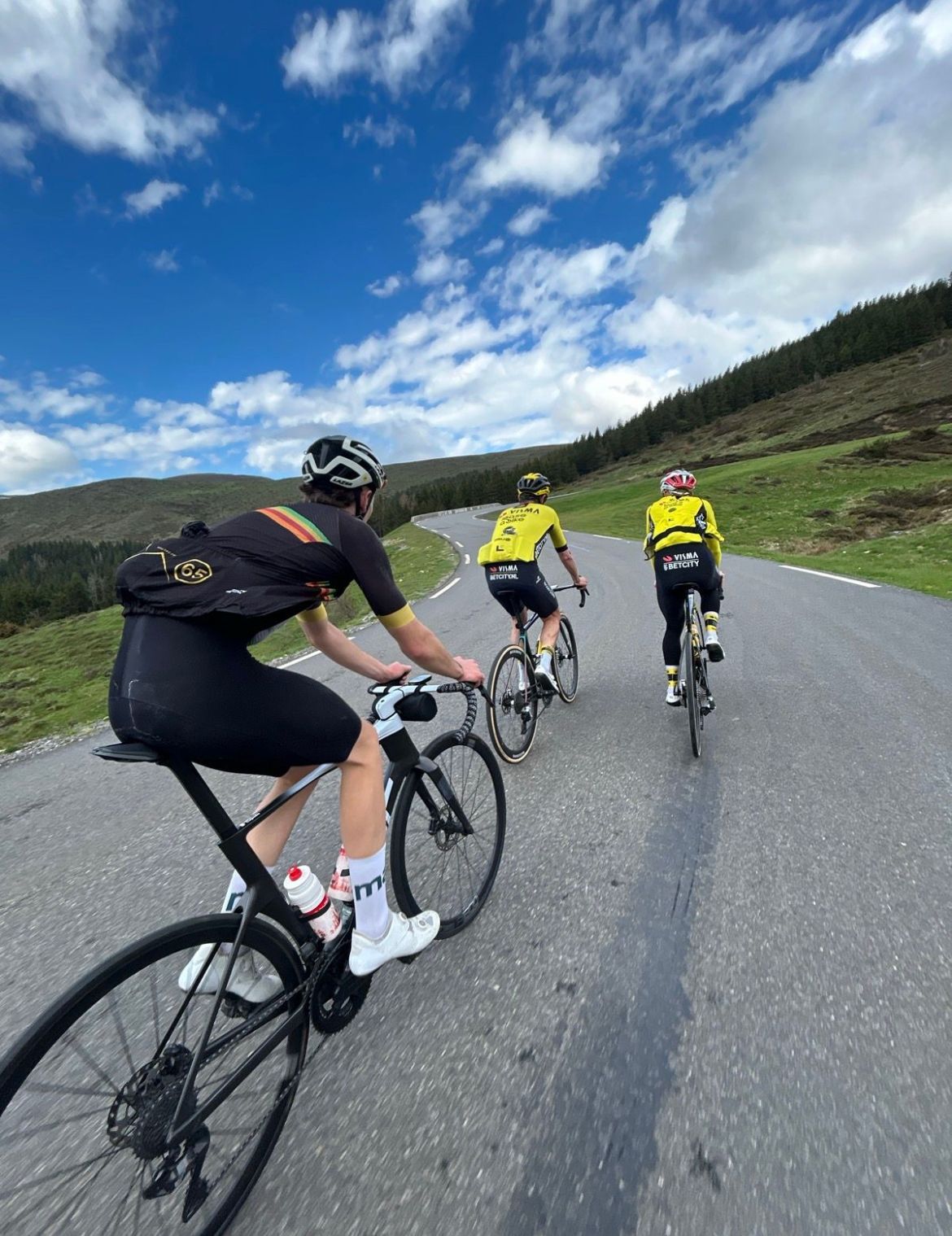 Paul Capelle capture in his training with Vingegaard.