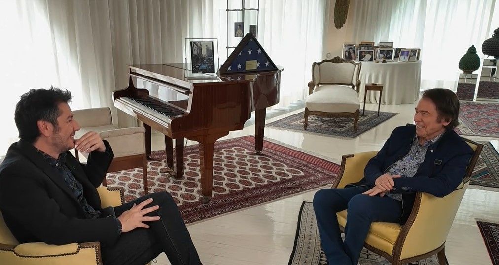 Raphael interviews Carlos del Amor
