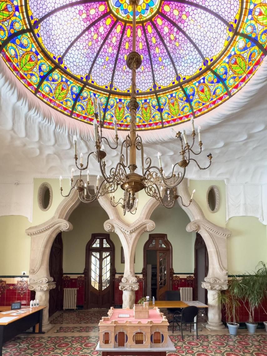 This modernist mansion is half an hour from Barcelona, Can Pahissa