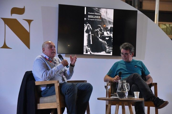 The journalist and writer Gustavo Sierra on Friday in the Clarín / Ñ Cultural Space of the International Book Fair of Buenos Aires. Photo: Enrique García Medina.