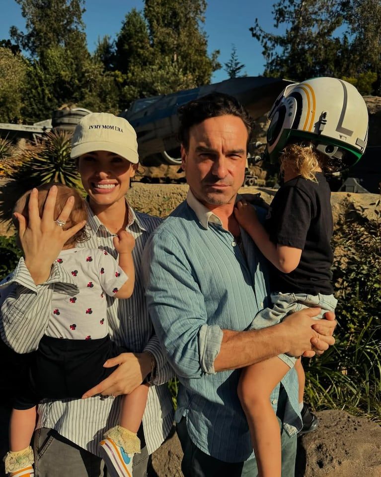 Johnny Galecki as a family. Photo: Instagram @sanctinjohnnygalecki