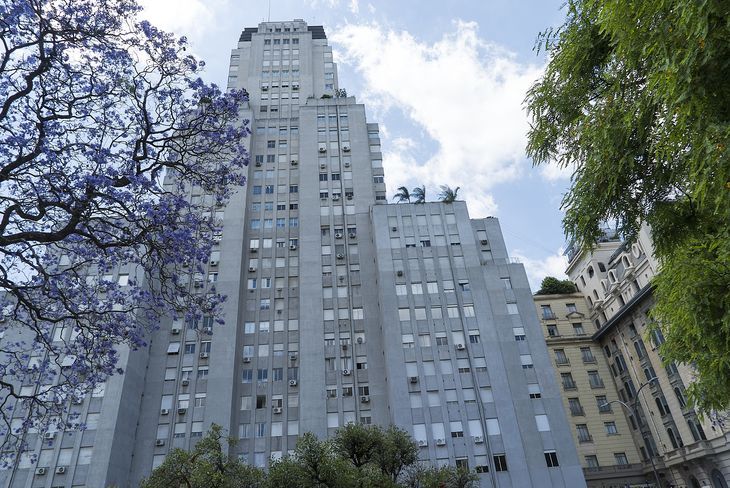 It has 105 departments distributed at 31 levels It has 105 departments distributed at 31 levels
