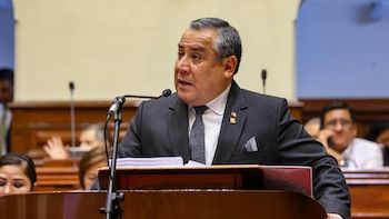Gustavo Adrianzén questioned by words