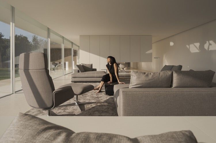 Villa 95 Sotogrande / Fran Silvestre Architects - Interior photography, living room, armchairs, chairs