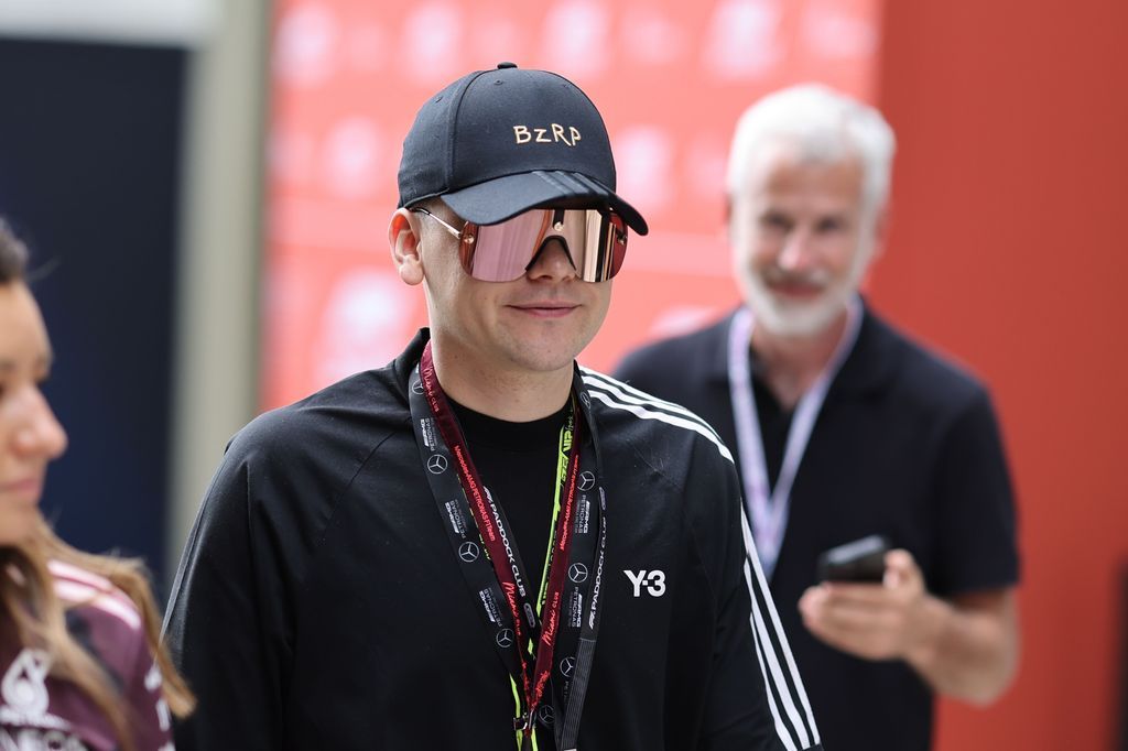 Argentine music producer Bizarrap hidden behind his inseparable sunglasses