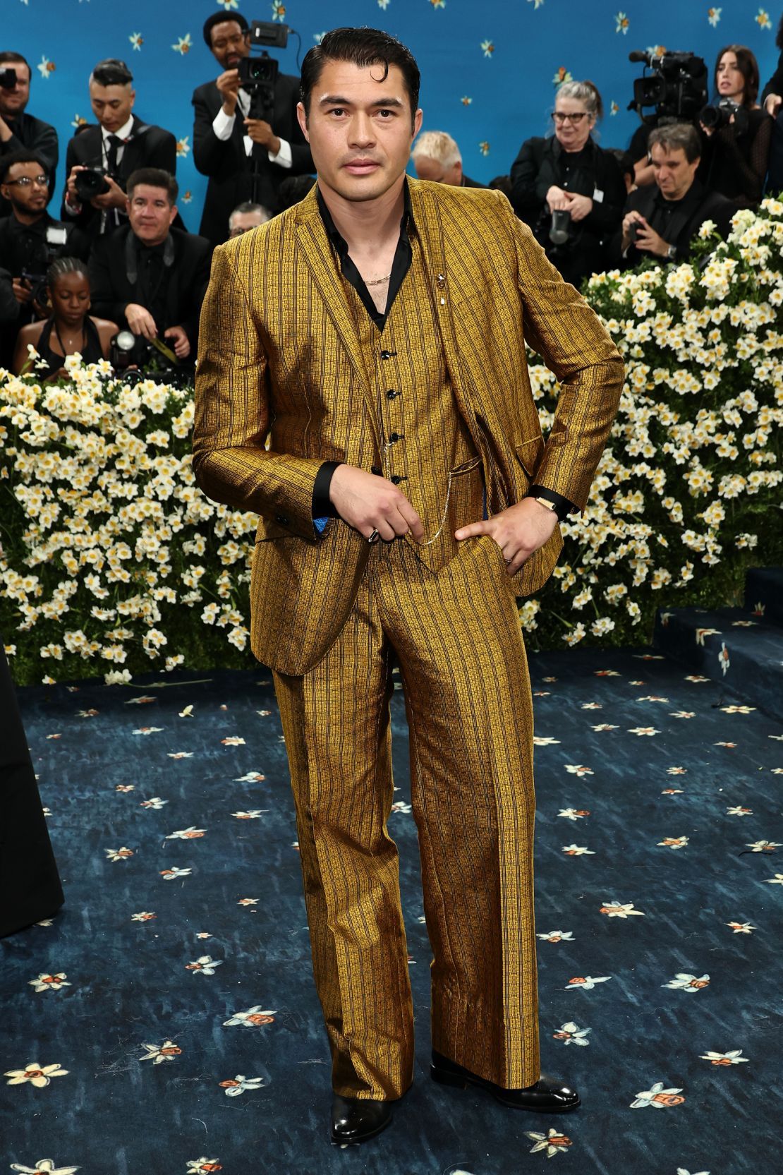 Henry Golding was suitably golden in a shimmering Ozwald Boateng three-piece suit and Cartier jewelry.