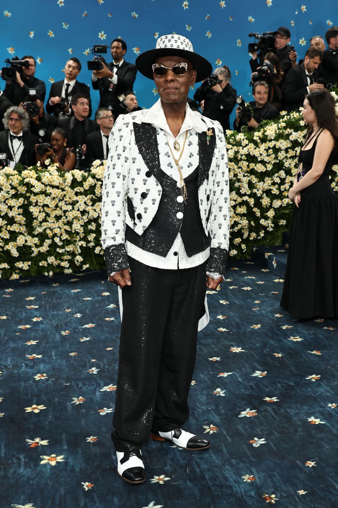An icon of dandyism, Dapper Dan represented both the sartorial present and past of the Black diaspora, calling back to the Harlem Renaissance and the Ghanaian concept of “Sankofa.