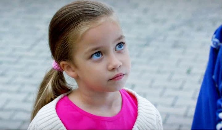 Alisa debuted with only 5 years in the series 'Hayatımın Rolü'