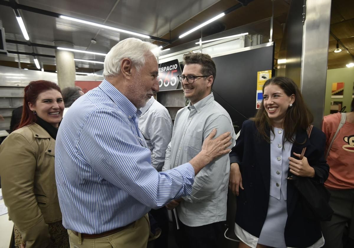 Main image - Arturo García Agüera receives congratulations after his choice.