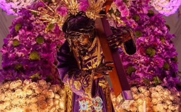 Parishioners venerate the image of the Nazarene of St. Paul this Holy Wednesday Parishioners venerate the image of the Nazarene of St. Paul this Holy Wednesday