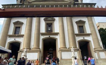 Feligresses visited the seven temples in Caracas this Holy Thursday Feligresses visited the seven temples in Caracas this Holy Thursday