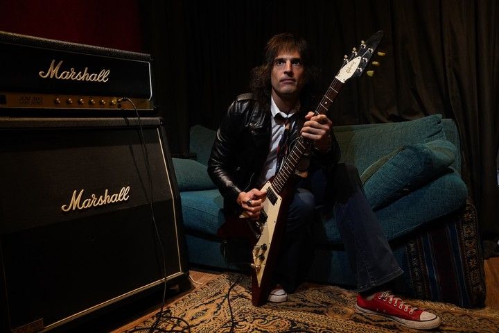 Joaquín Carámbula says that a lot of music was heard in his father's house: 80% jazz and 20% of other styles. Photo: Emmanuel Fernández