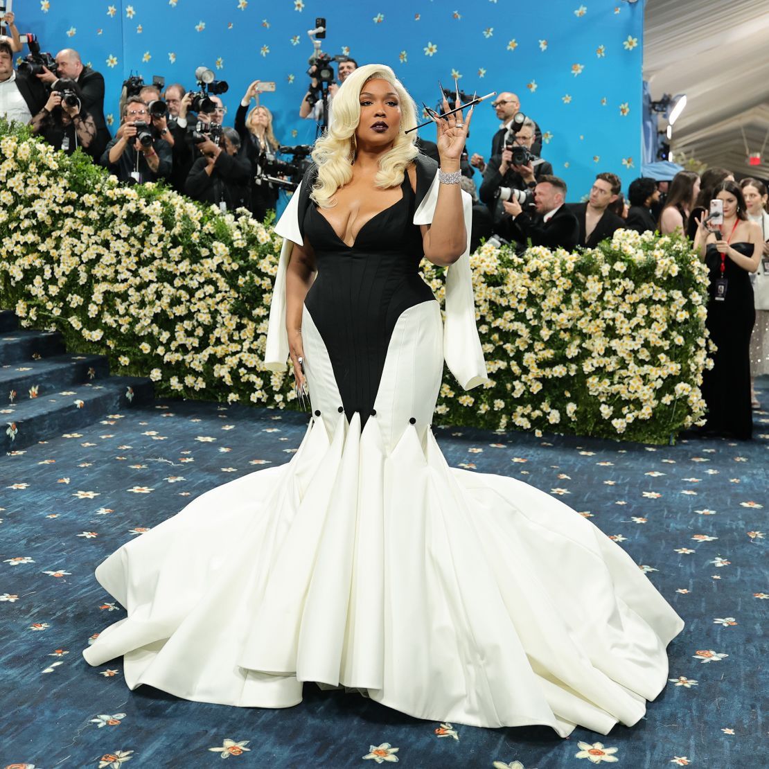 Lizzo wowed in suited glam and a platinum blonde do.