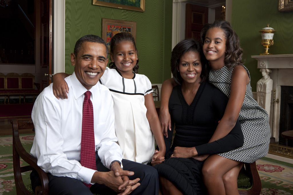 Michelle and Barack Obama with their daughters