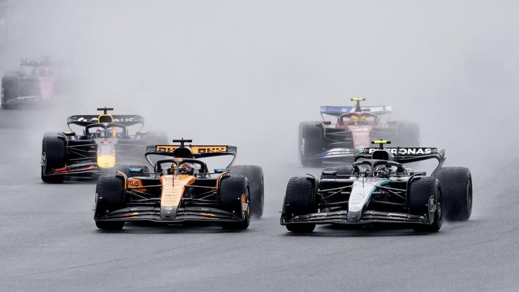 PIASTRI advancing Antonelli in the Miami GP sprint.