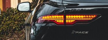 The electric car slows down without stepping on the brake pedal. Time to rear the rear lights