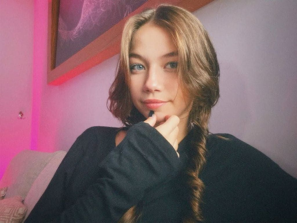 Alisa is one of the young promises of the world of Turkish interpretation