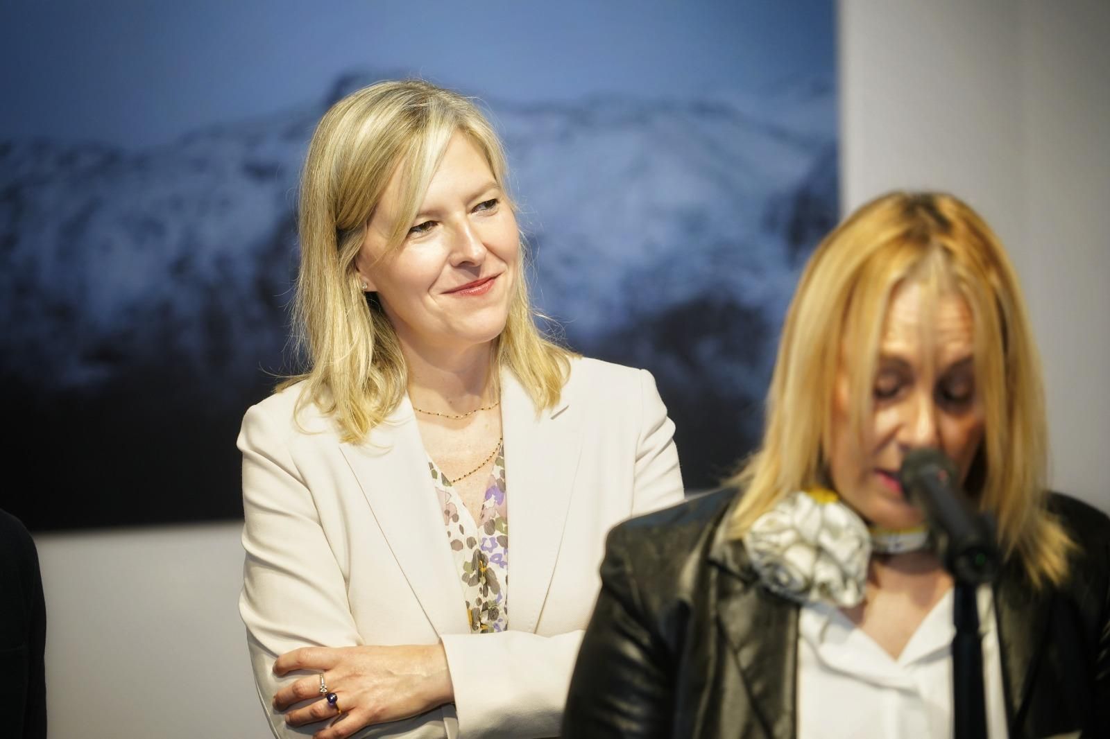 In images: Exhibition 'La Corneja Cindenta' Crows in Bilbao
