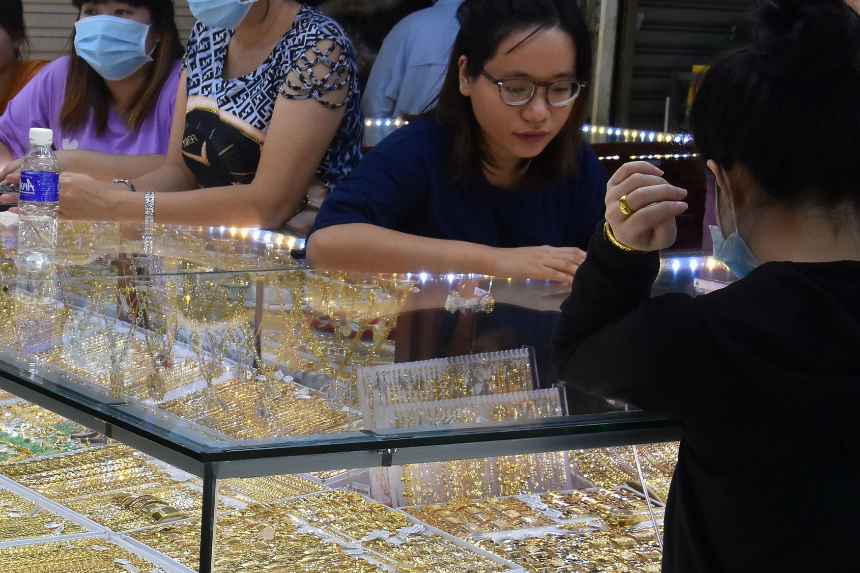 Price of gold today, May 7: Continue up - Photo 1. Gold price today, 7-5: Continue to go- Photo 1.