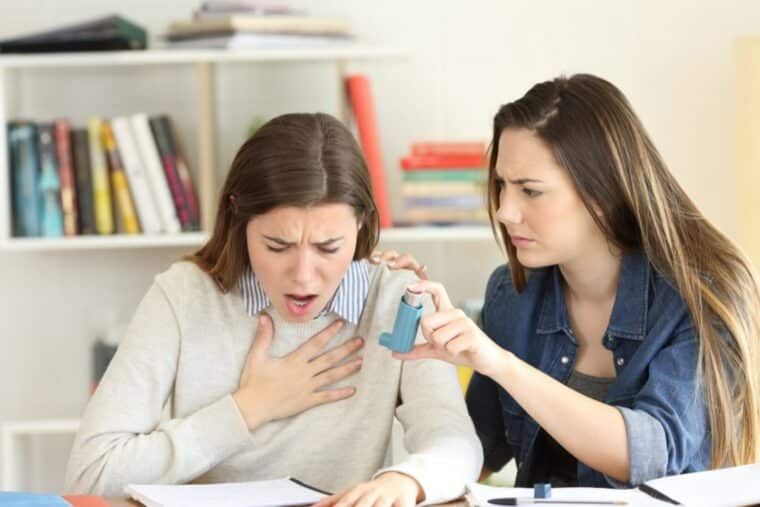 What to do when an asthmatic enters into crisis?