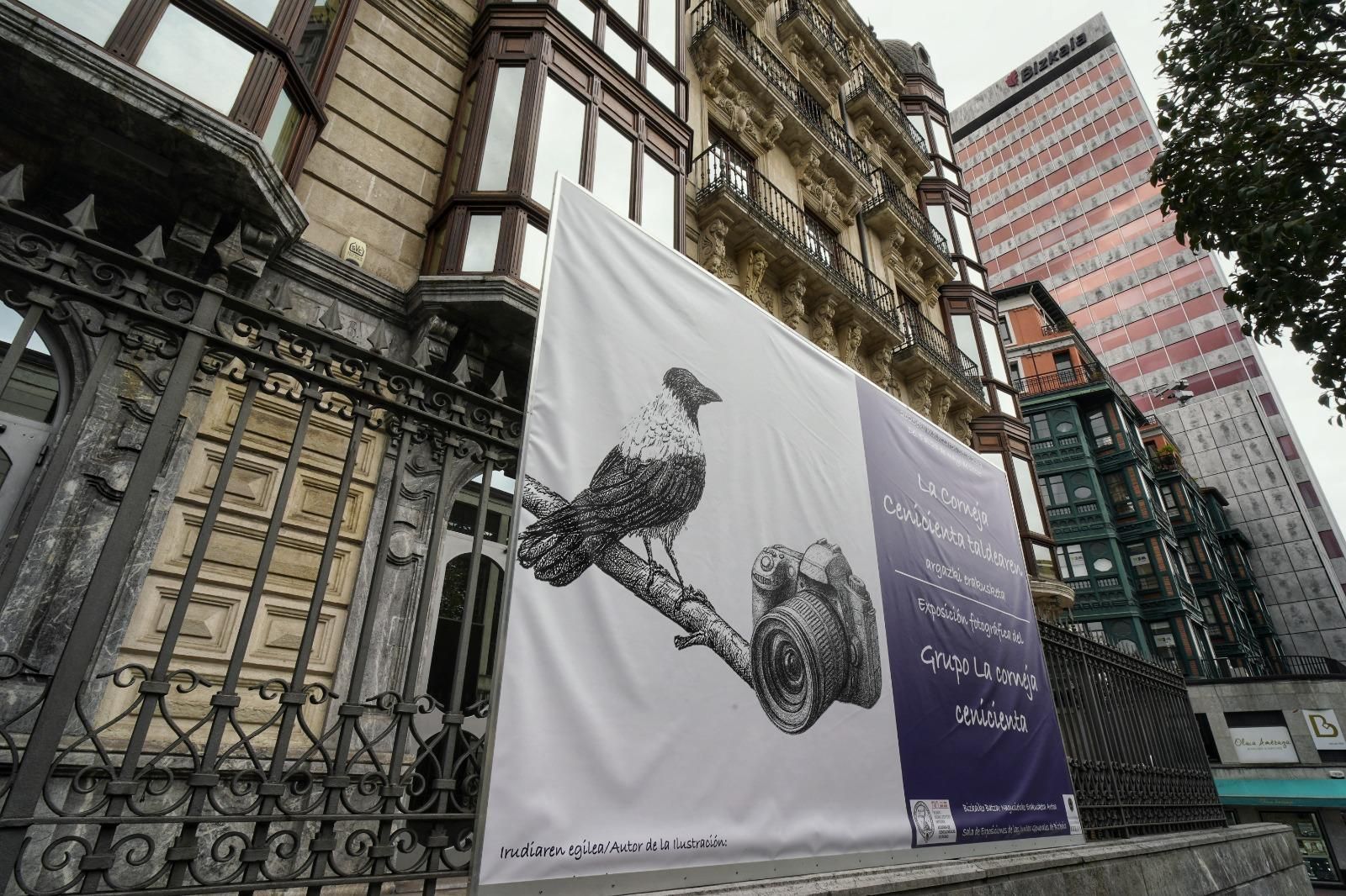 In images: Exhibition 'La Corneja Cindenta' Crows in Bilbao