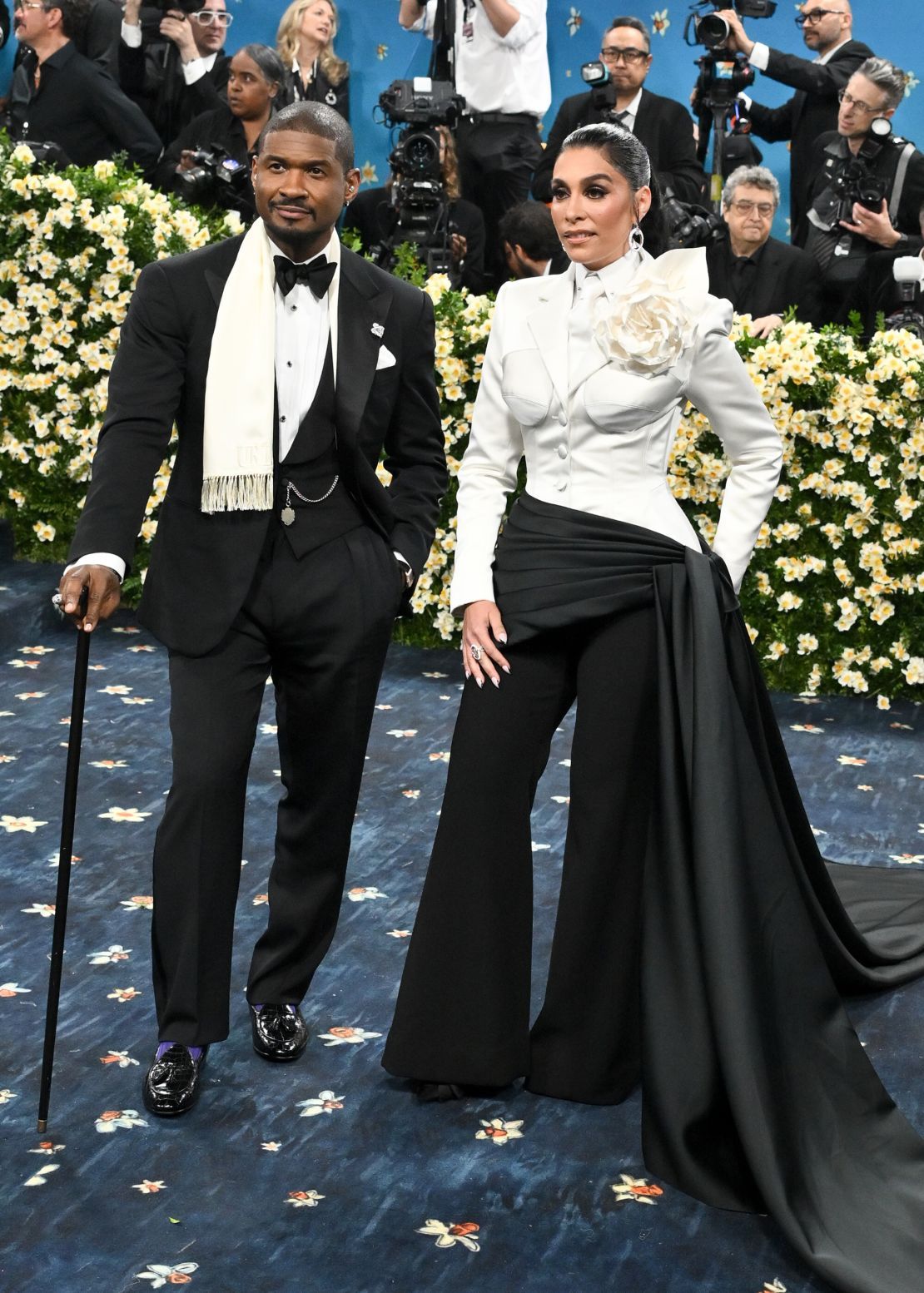 Usher and his wife Jennifer Goicoechea arrived in Ralph Lauren and sharply tailored Sergio Hudson, respectively.