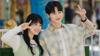 The protagonists of Lovely Runner,