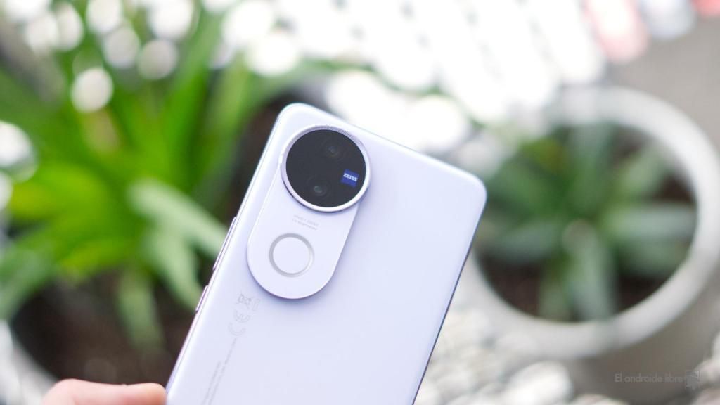 Rear of the Vivo V50