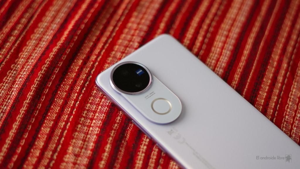 Vivo V50 cameras