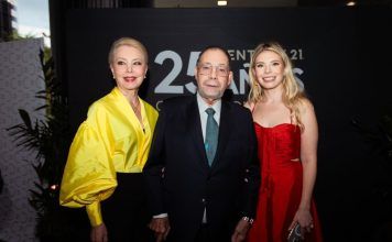 Don Guillermo Velutini receives historical tribute in the celebration of the 25 years of Century 21 Venezuela Don Guillermo Velutini receives historical tribute in the celebration of the 25 years of Century 21 Venezuela