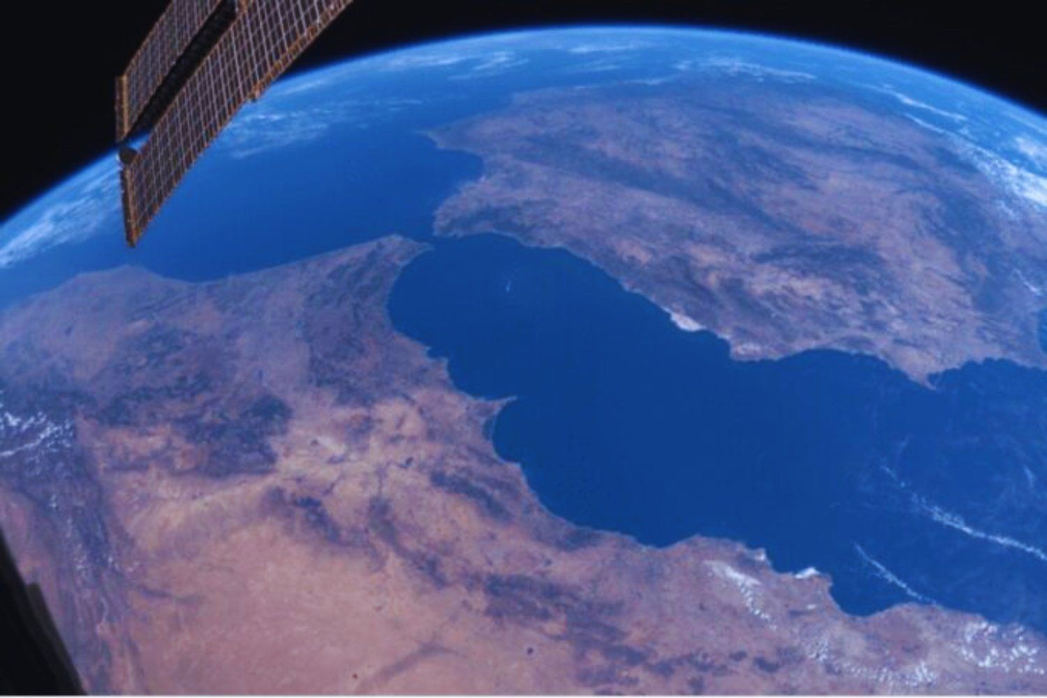 What NASA sees from space are not pyramids or walls: it is this in southern Europe