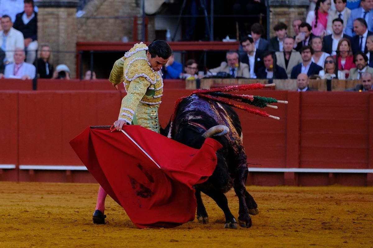 Juan Ortega gives a right to one of his lot.