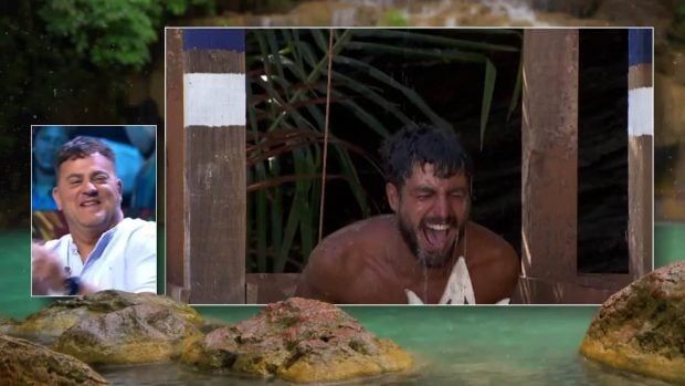 Joshua becomes the first bran of the week. (Mediaset)