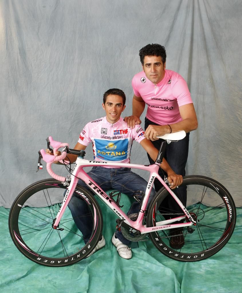 Alberto Contador and Miguel Indurain visiting a brand for winners of the Italian turning
