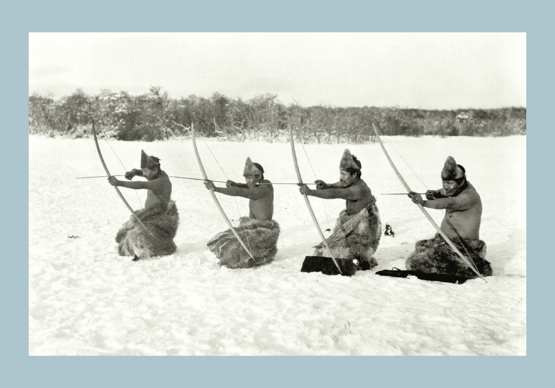 SHOT IN AGACHED POSITION. Guanacos hunters. The arches are made of white beech wood and the arrows, carved in yellow wood from Michay. Selknam, 1919-1924.