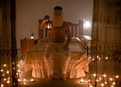 A performative moment of the 'perpetual' exhibition by David Catá.