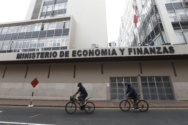 The MEF proposed to raise the salary of President Dina Boluarte. Photos: Francisco Neyra / GEC