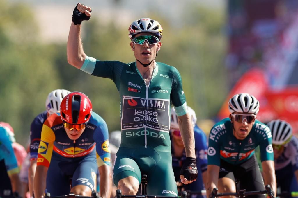 The Belgian Cyclist of the Wout Van Aert /c) celebrates his victory in the seventh stage of the Tour of Spain, this Friday between Archidona and Córdoba, 180.5 kilometers of travel. EFE/ Javier Lizón