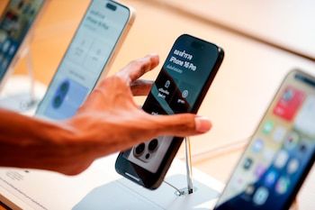 Satellite connectivity in iOS 18.5