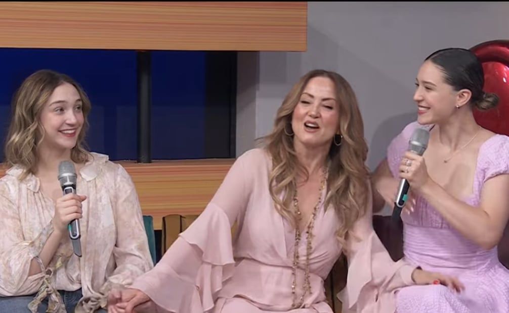 Andrea Legarreta with her daughters of mine and Nina. The driver reacted excited to the idea of becoming a grandmother.